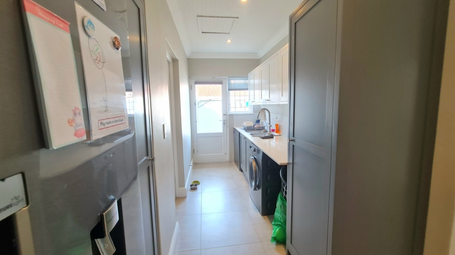 4 Bedroom Property for Sale in Whale Rock Western Cape